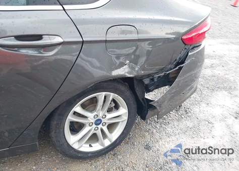 2018 Ford Fusion Hybrid S z USA, uszkodzony, nr VIN 3FA6P0UU1JR122652